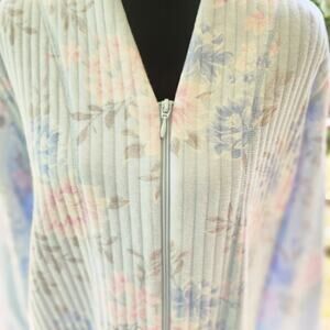 Miss Elaine Women's Small Blue Floral Long Sleeve Full Zip Quilted Robe